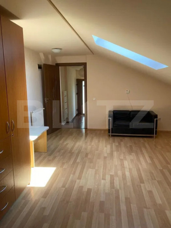 Apartament 2 camere, 70 mp, semidecomandat, zona Gruia