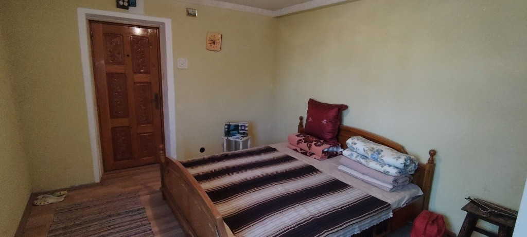 Casuta cu toate utilitatile si 2300mp teren la Catamaresti Deal