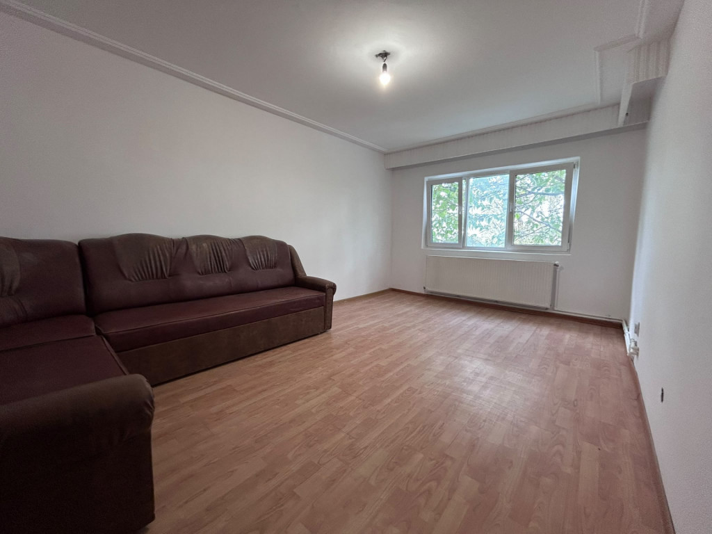 Apartament 2 camere Buzaului. Etaj 3 - zugravit recent.