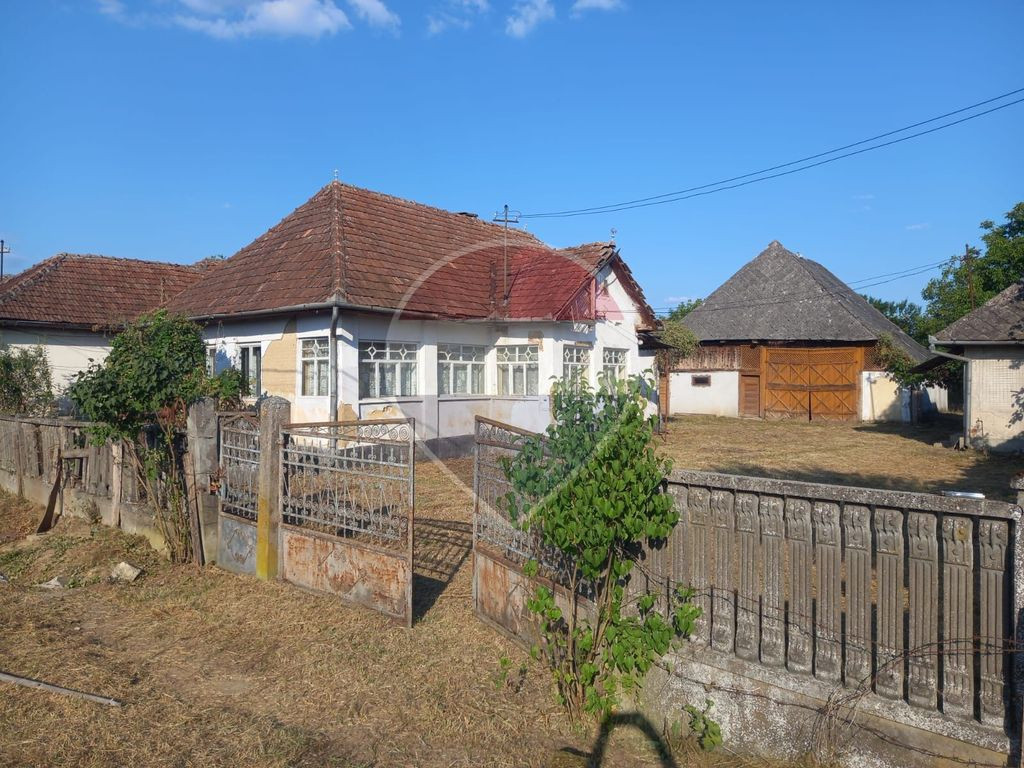 Casă cu 4 camere | Miresu Mare | Oportunitate de Renovare
