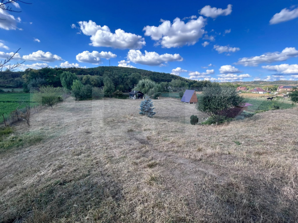Teren intravilan, 3.805 mp, zona Soimeni