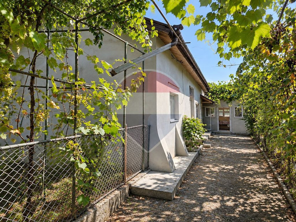 Casă de caramida finisata 75mp, teren 900mp | jud Dambovita