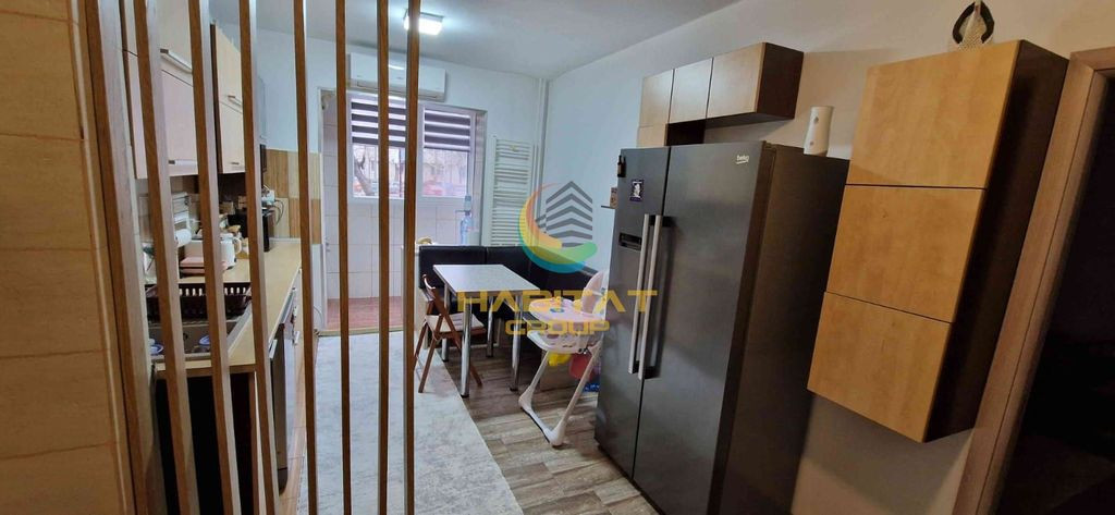 Apartament 3 camere, 2 bai, mobilat- metrou