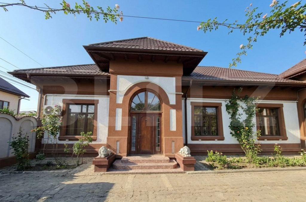 Proprietate de vanzare, 2 case, 327 mp, zona Tecuci