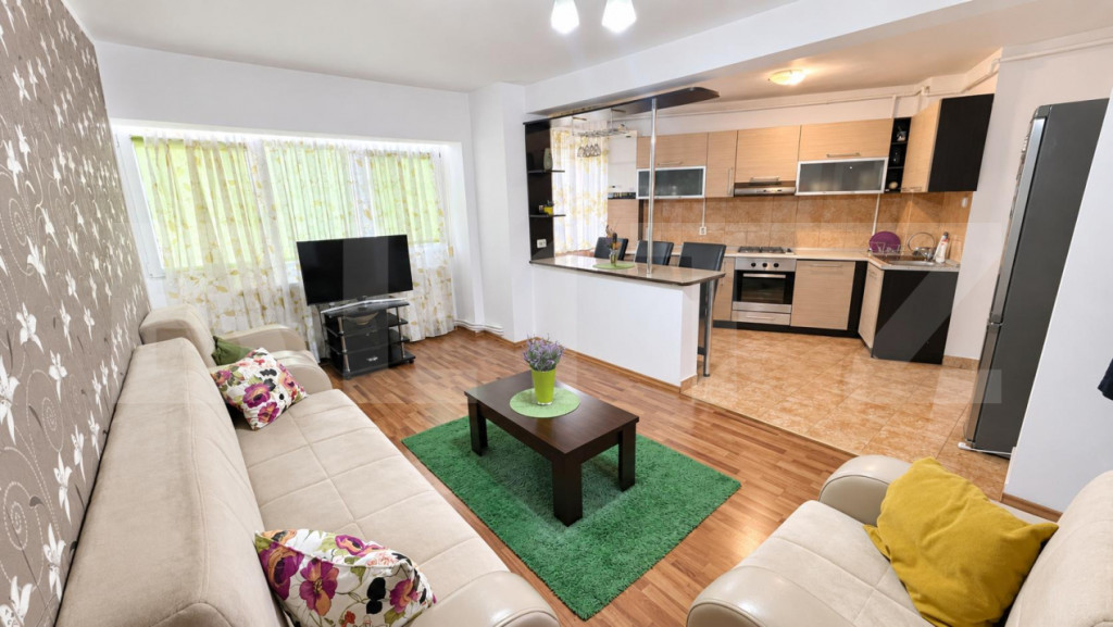 Vand apartament 4 camere decomandat in Deva, zona 22 Decembrie