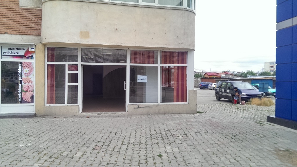 SPATIU COMERCIAL STRADAL, SE POATE COMPARTIMENTA INTRE 50 -