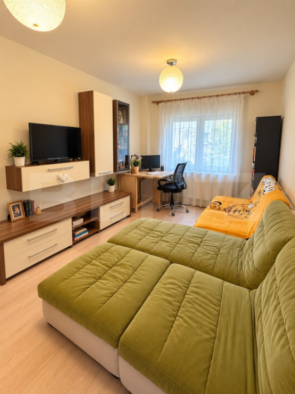 Apartament 4 camere, 77 mp, zona Plopilor