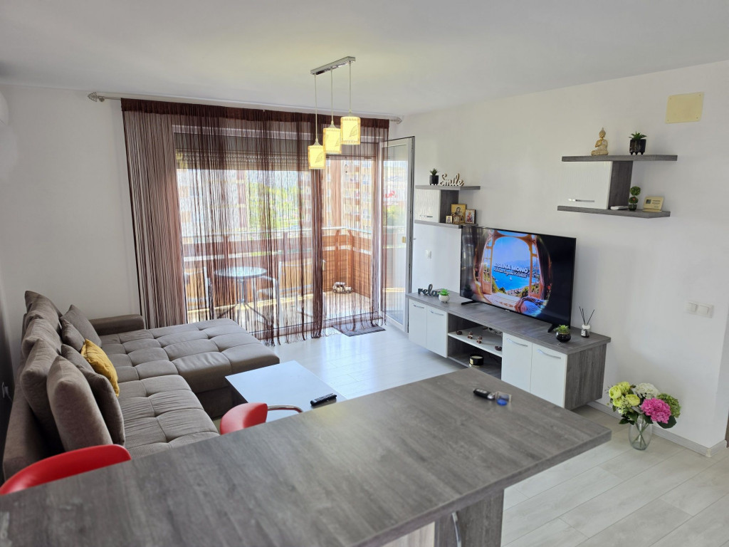 Studio Urban Coresi +loc parcare privat+boxă