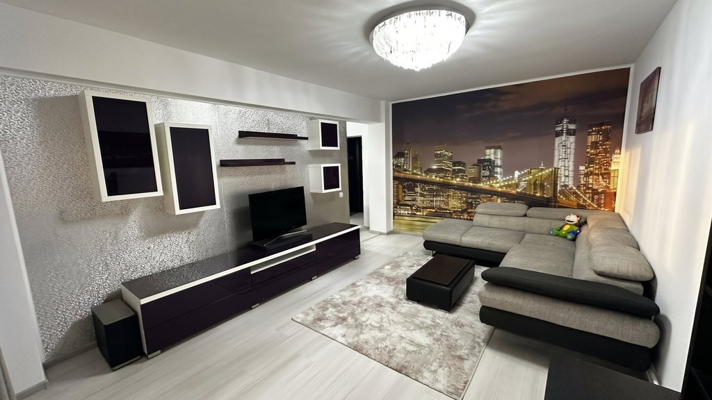 Apartament decomandat cu 3 camere, Ultracentral, centrală pr