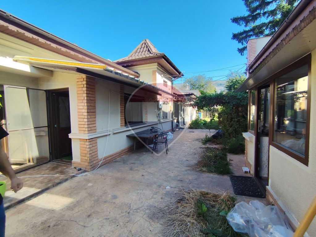 CASA 6 CAMERE CHITILA ,TEREN 590 MP, PANOURI 12 KW ,GARAJ