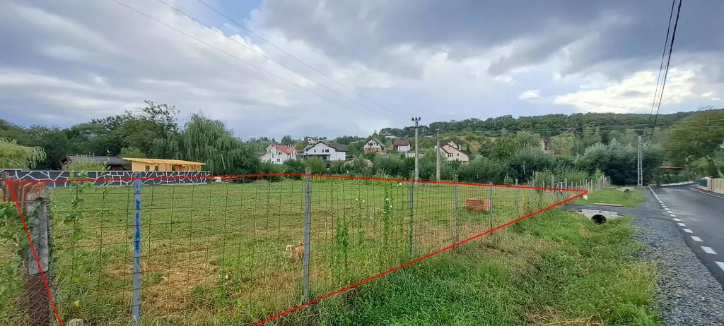 Teren 15,7 ari, front 40m, asfalt, utilități – Ghinzii – 9.500 €/ar