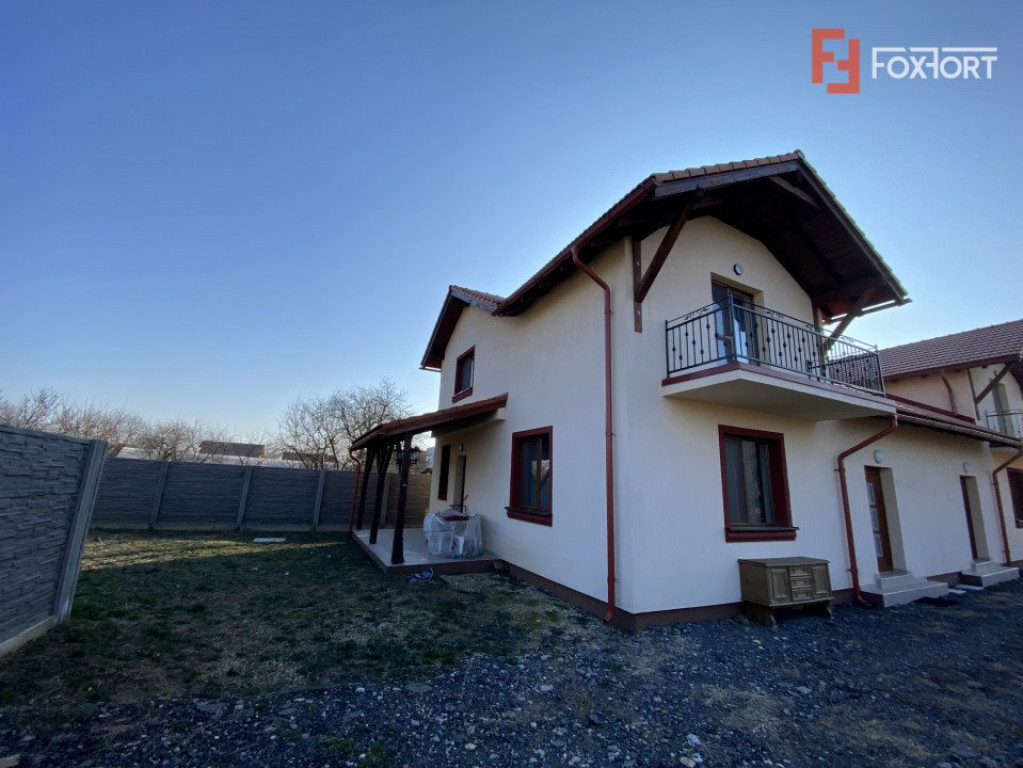 Duplex cu 3 camere cu panouri fotovoltaice in Sanandrei Cent
