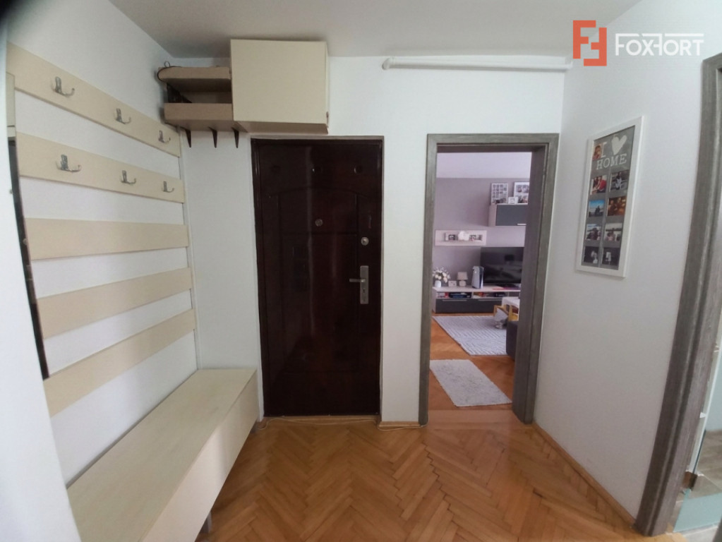 Apartament cu 3 camere de vanzare in zona Lipovei