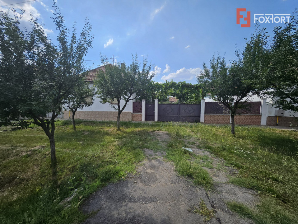 Casa individuala 5 camere de vanzare, zona centrala Sagu, Ar