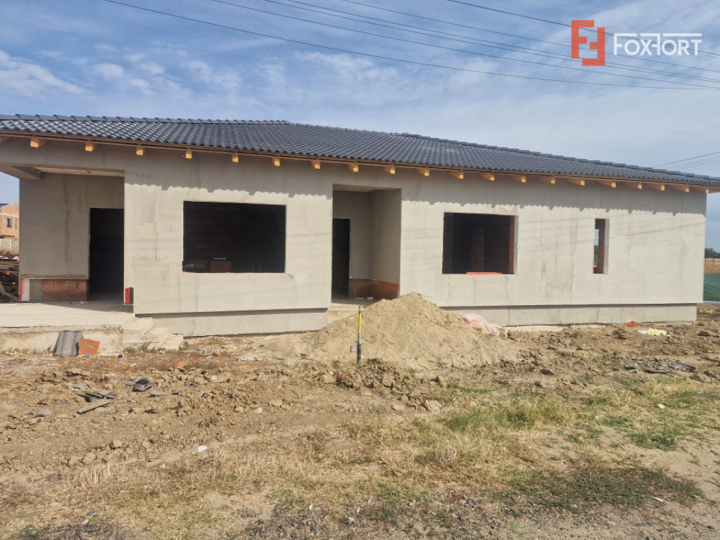 Duplex nou de vanzare cu 3 camere si teren de 300 mp, zona B