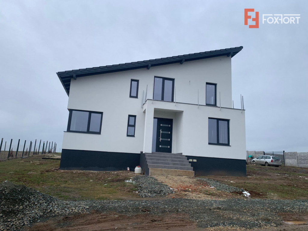 Casa individuala cu 5 camere si teren de 840 mp, Pischia
