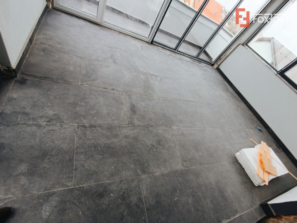 Apartament spectaculos cu 4 camere, pe doua niveluri in Giro