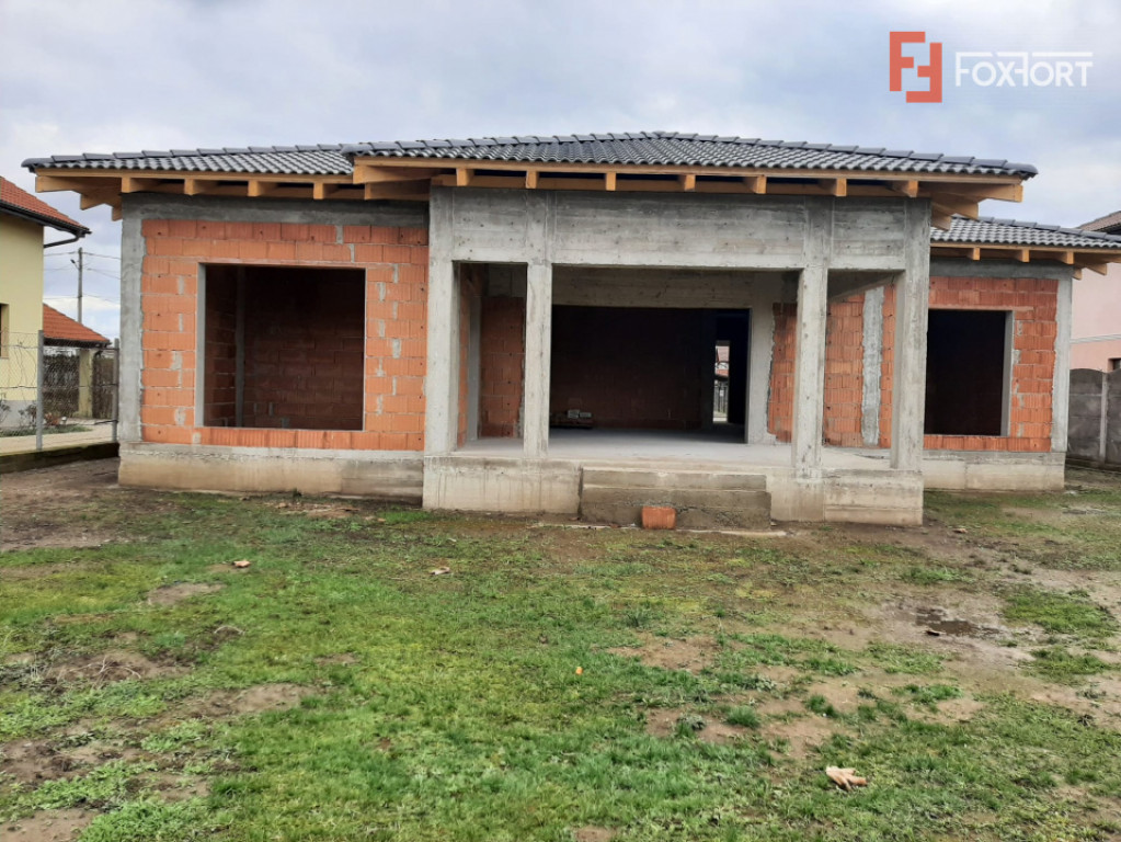 Casa individuala cu 5 camere de vanzare in localitatea Dumbr