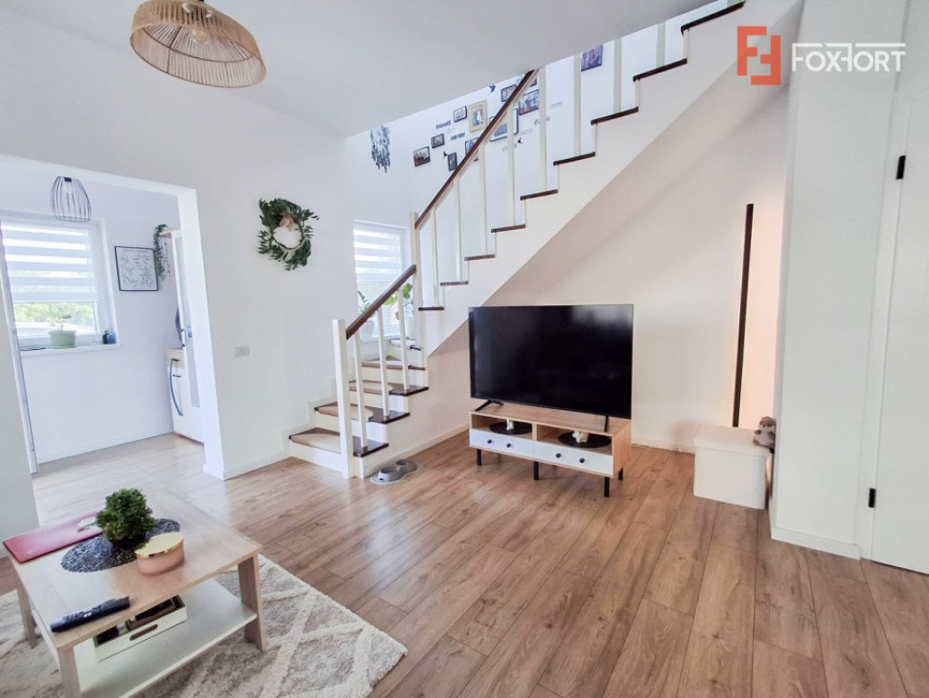 Casa tip duplex cu 3 camere de vanzare in Bucovat