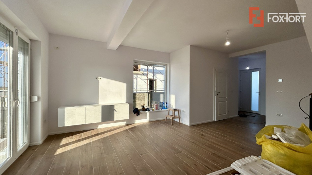 Duplex cu 4 camere si teren de 375 mp - zona Sanandrei