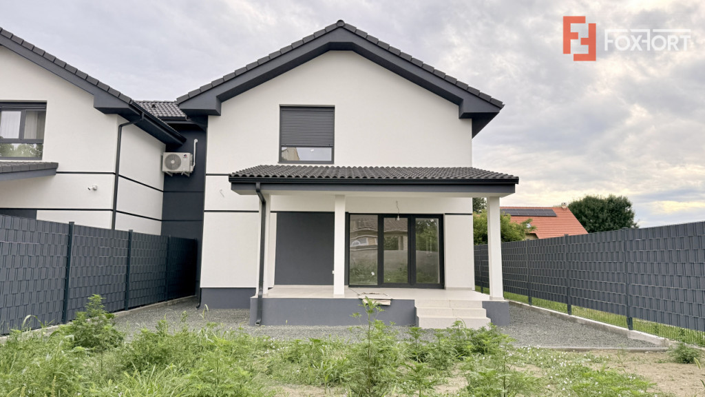 Duplex despartit, de vanzare 4 camere - curent trifazic - Mo