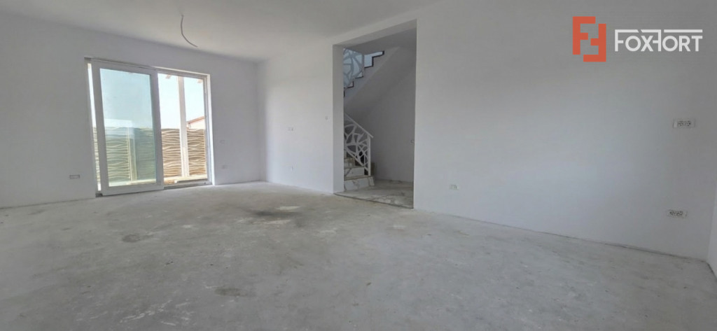 Duplex, despartit prin camera tehnica si baie cu teren 340 m