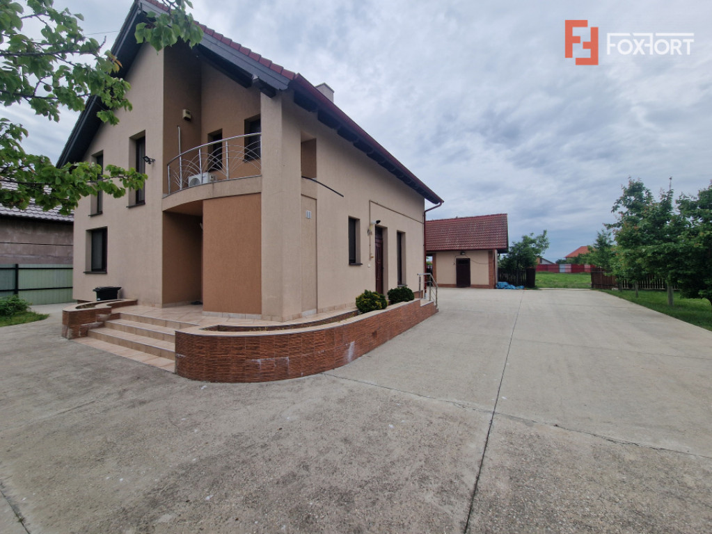 Casa individuala de vanzare cu 5 camere si teren de 2543 mp