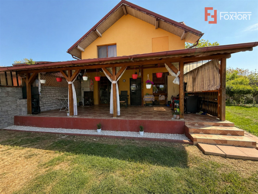 Casa individuala cu 5 camere in Sanandrei, cu livada proprie
