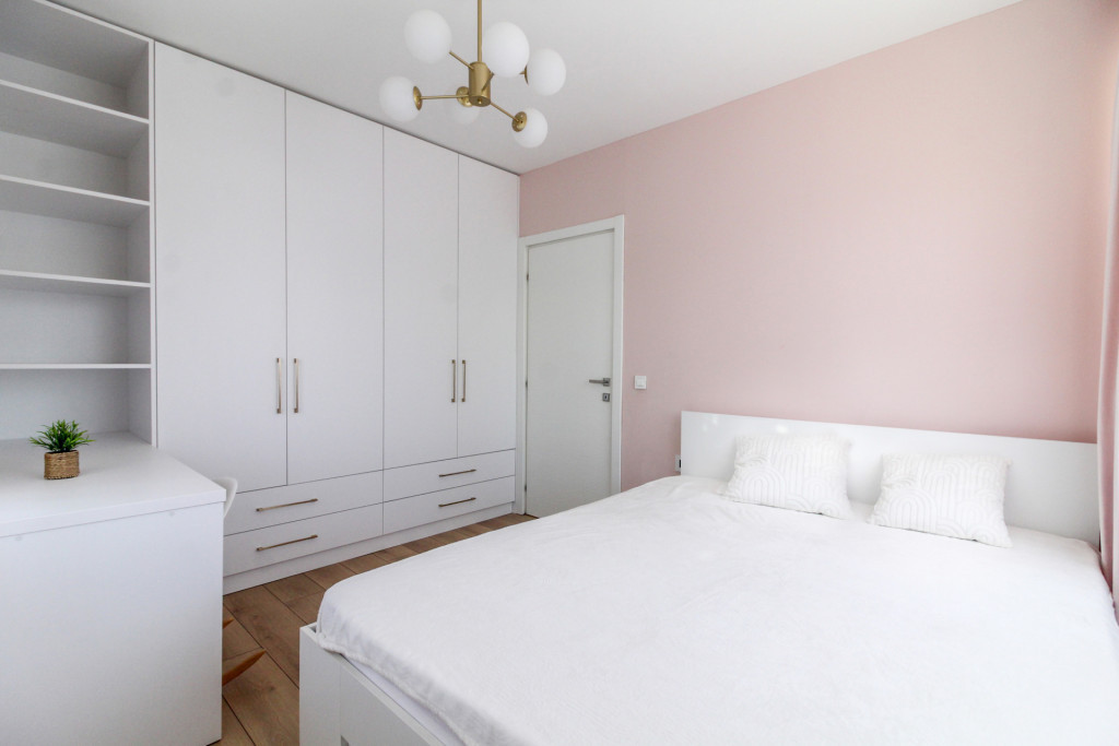 Vanzare 3 camere, baie cu geam, zona Petrom Calea Baciului,