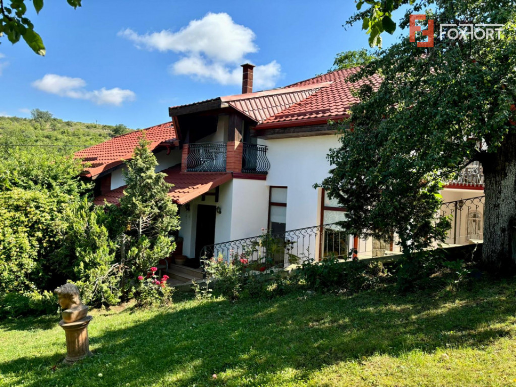 Casa individuala cu 5 camere si teren de 1 hectar - Ghioroc