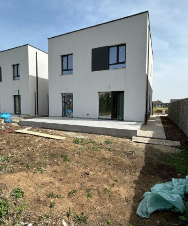 Duplex 5 camere spatios, cu 3 locuri de parcare - Dumbravita