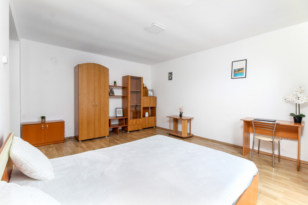 Apartament Zorilor UMF cu 1 camera, bloc dupa 2000, etaj 2