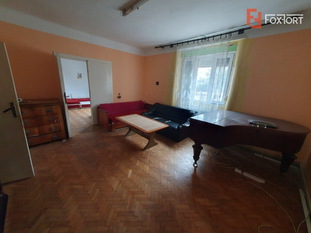 Casa individuala cu 6 camere, garaj si teren de 500 mp - zon
