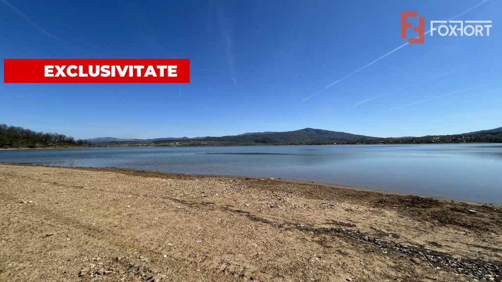 Teren de vanzare 6000 mp cu iesire la Lac Surduc