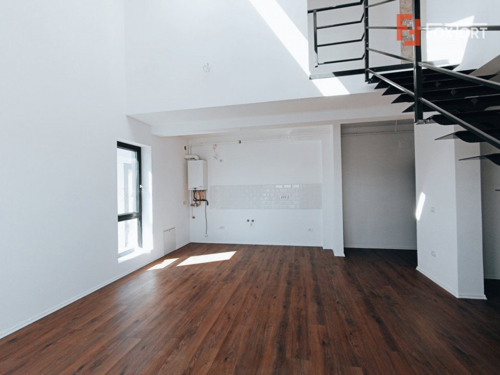 Apartament spatios cu 3 camere, scara interioara, 84 mp - V7
