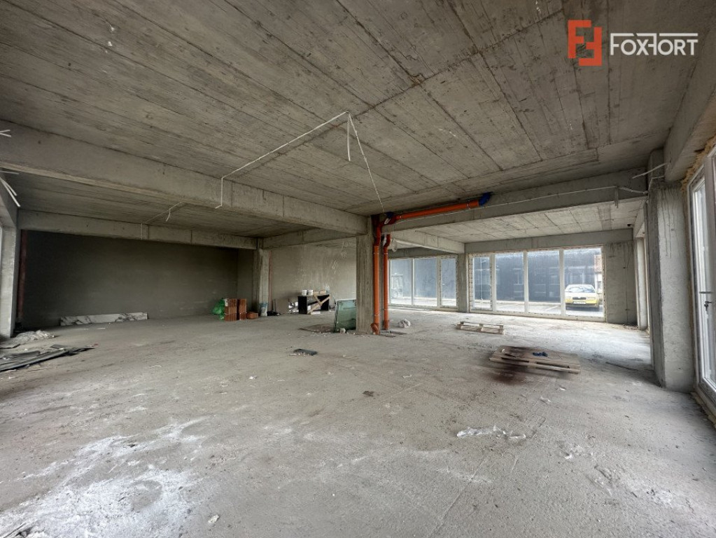 Spatiu comercial la gri, 133 mp, de vanzare, in zona Aradulu