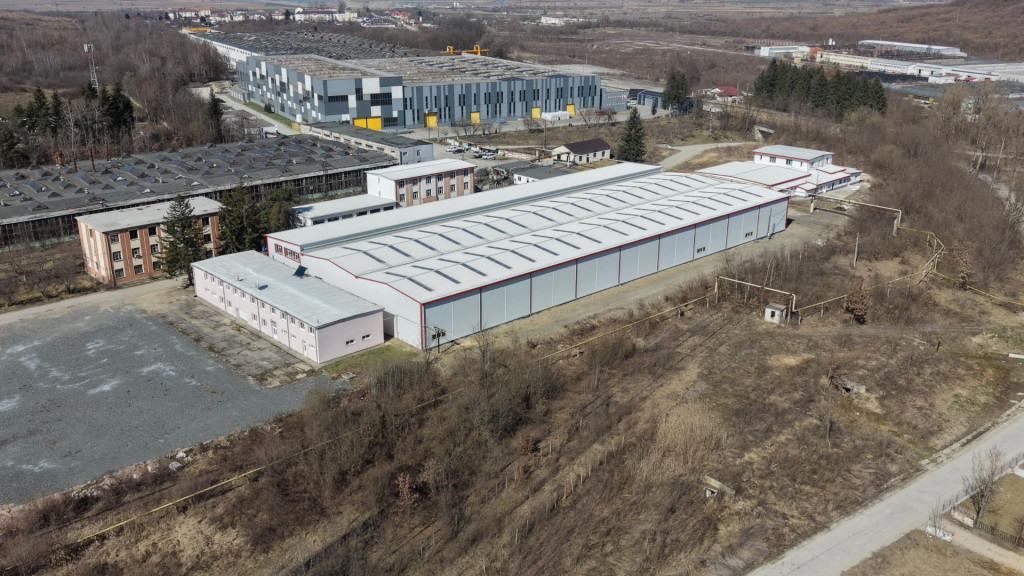 Hala de închiriat 6957 mp cu utilități complete