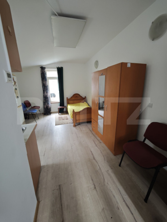 Garsonieră de închiriat la curte – zonă foarte accesibi