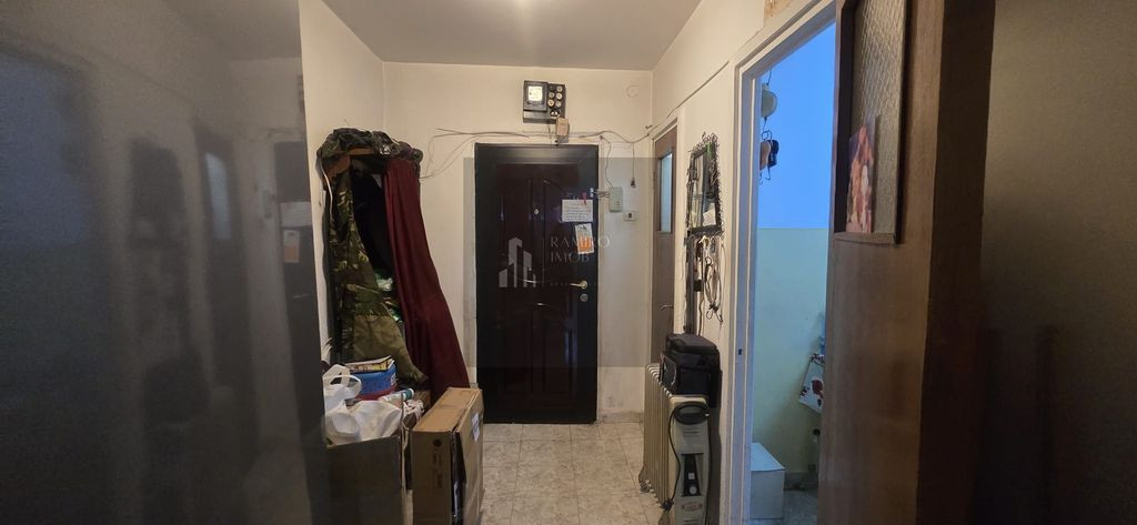 Apartament 3 camere zona Brancoveanu / Huedin