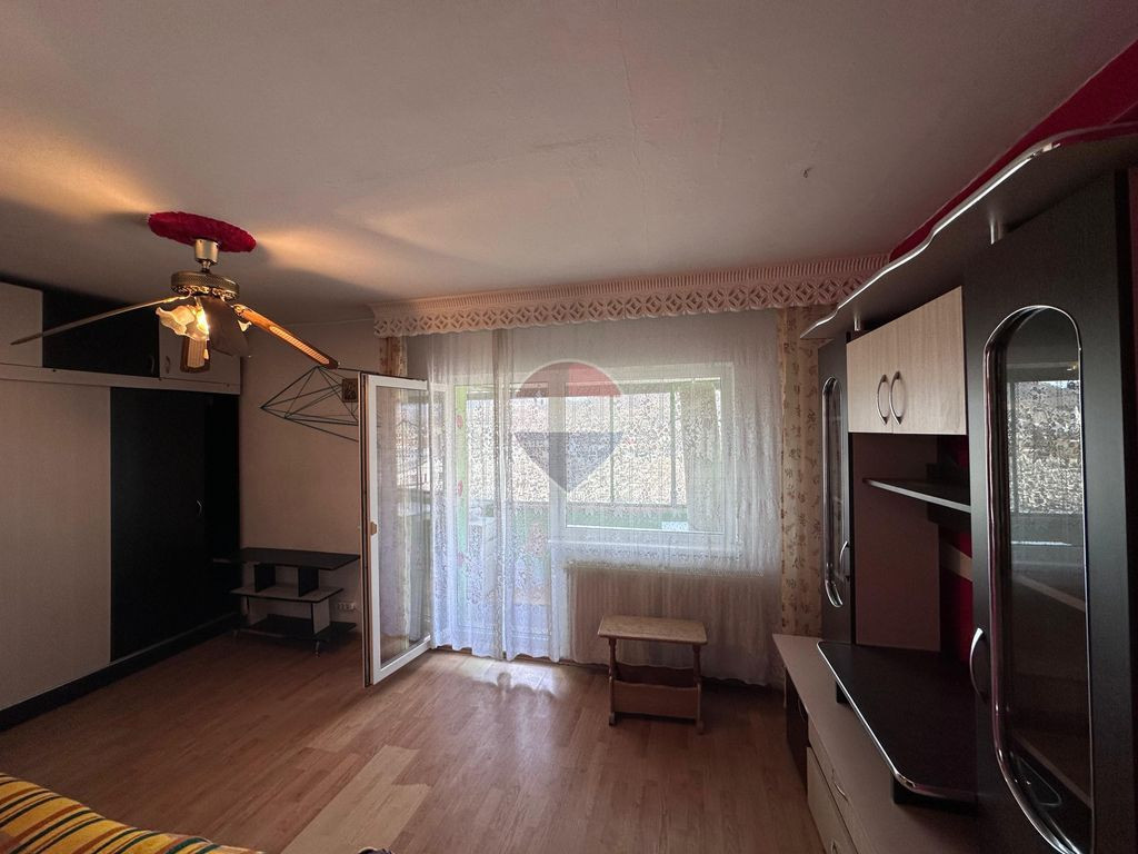 DE VANZARE-apartament 1 camera cu balcon