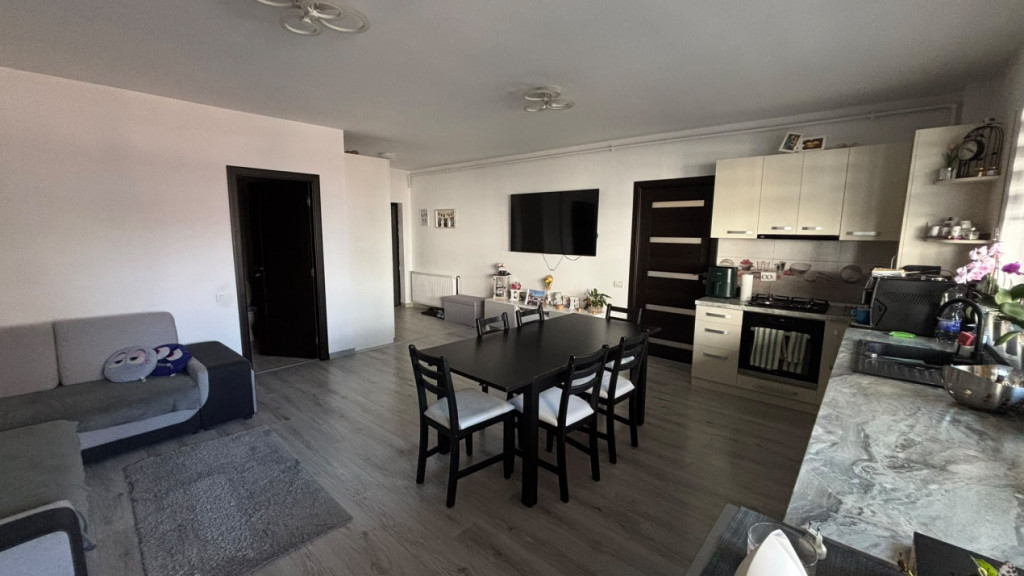 Apartament cu o cameră, 34 mp, balcon | Plopilor, zona Plat