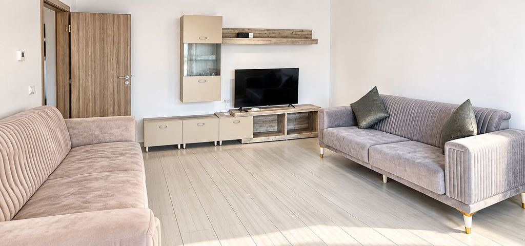 Apartament cu 3 camere - str. Domneasca, ultracentral, bloc nou - 700 euro