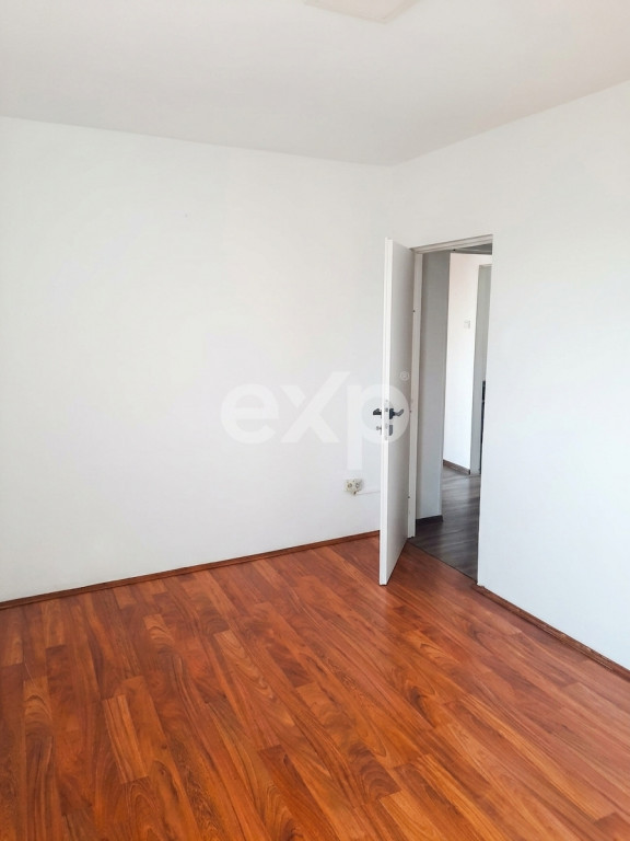 De vanzare Apartament cu 3 camere Gaz AC 64 mp sub pretul pi