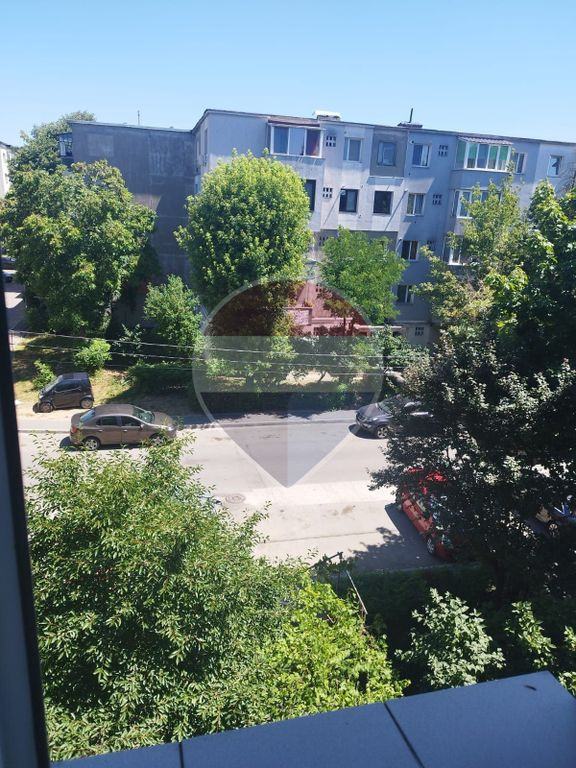 Apartament 2 camere de vânzare etaj intermediar