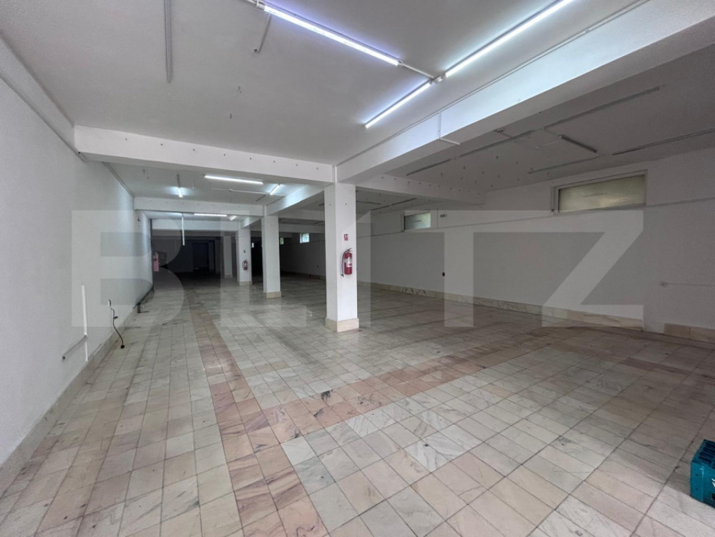 Spatiu comercial, 1400 mp, P+2, zona centrala