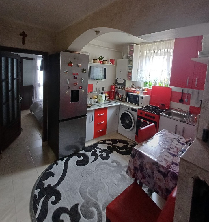 Apartament 2 camere decomandat, zona centrala.