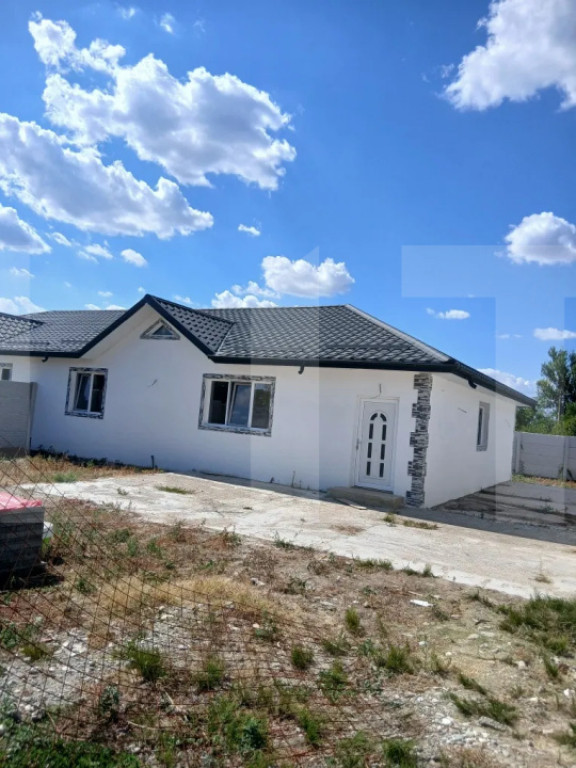 Casă 131 mp utili, 3 dormitoare, teren 450 mp, plata în ra