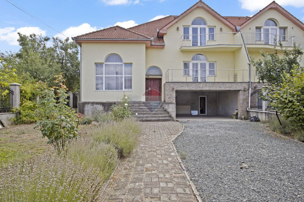 Casă 5 dormitoare si teren 725 mp de închiriat în zona Gradiste