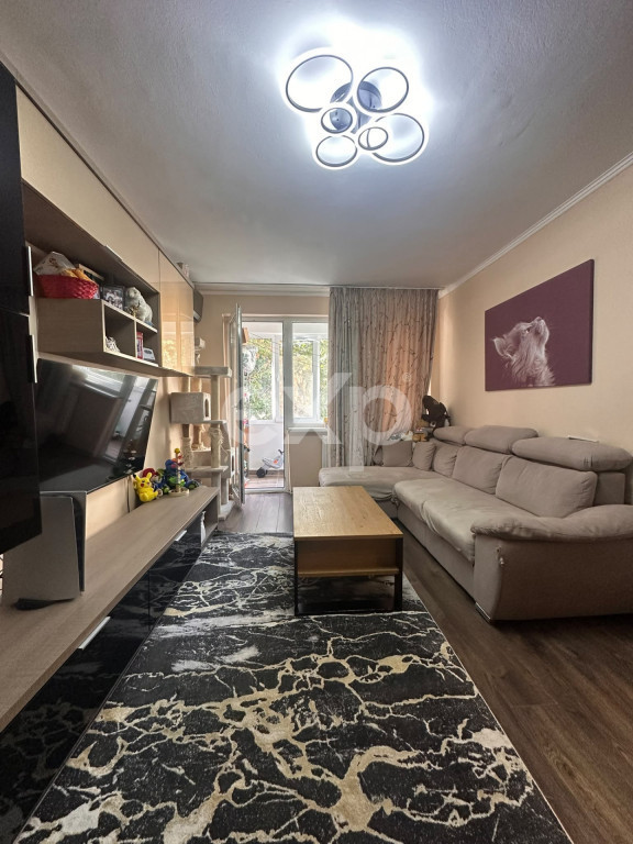 Apartament decomandat cu 3 camere, renovat recent, centrală