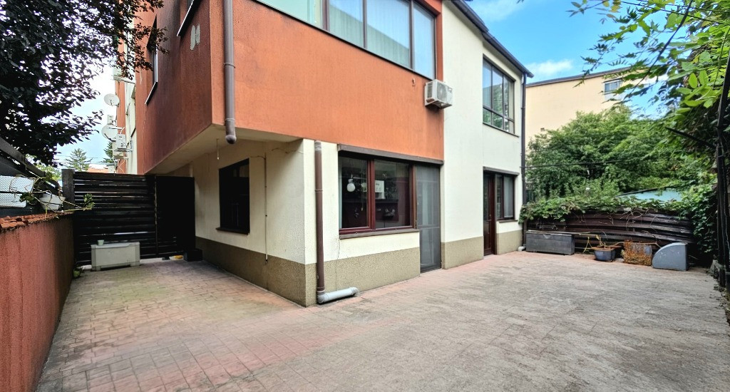 Apartament cu curte 2 camere Damaroaia-Bucureștii Noi